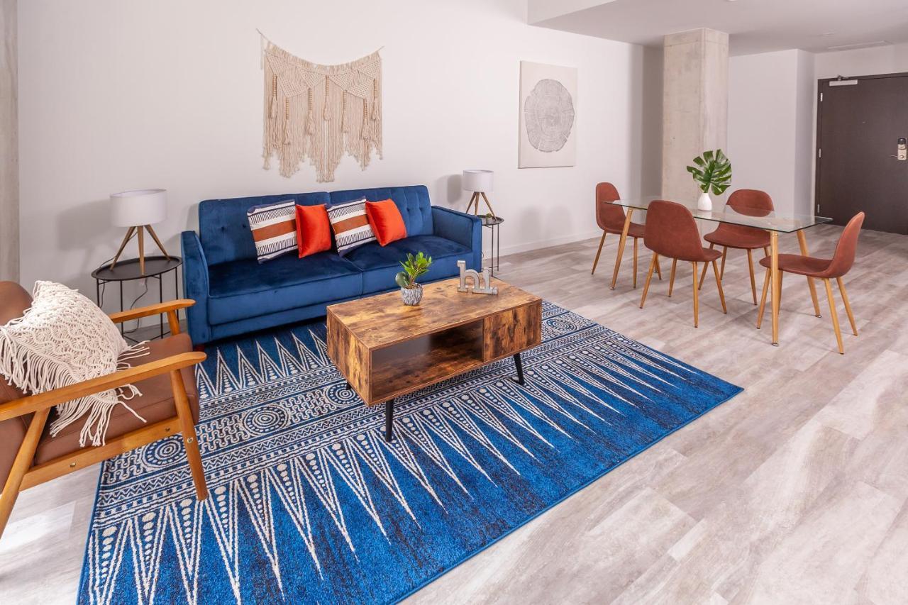 Frontdesk I The Blonde Apts Downtown Синсинати Стая снимка